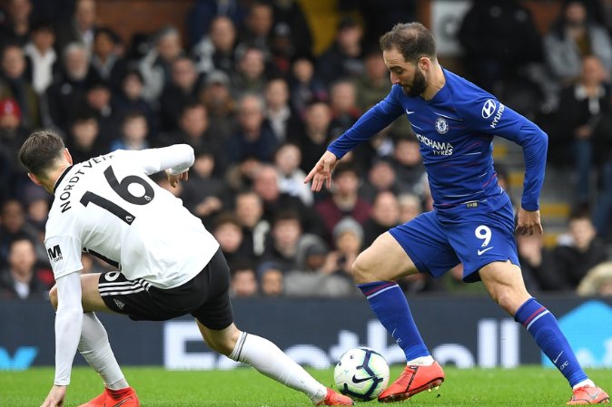 约翰逊三双 老鹰轻取尼克斯